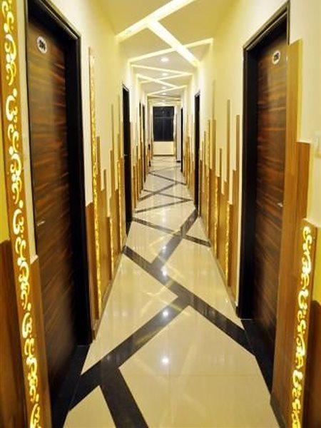 Townhouse 1182 Hotel Tirupati Galaxy Kanpur Zewnętrze zdjęcie