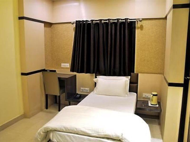 Townhouse 1182 Hotel Tirupati Galaxy Kanpur Zewnętrze zdjęcie
