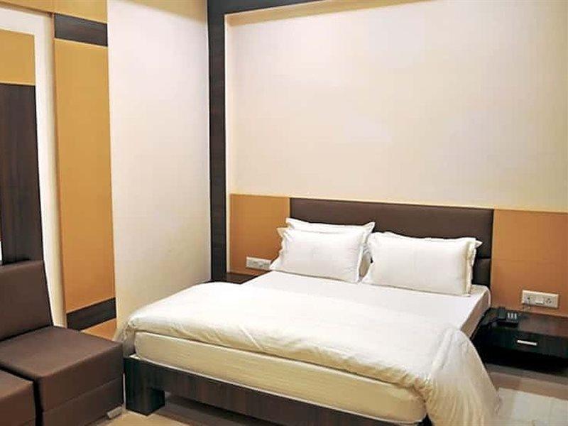 Townhouse 1182 Hotel Tirupati Galaxy Kanpur Zewnętrze zdjęcie